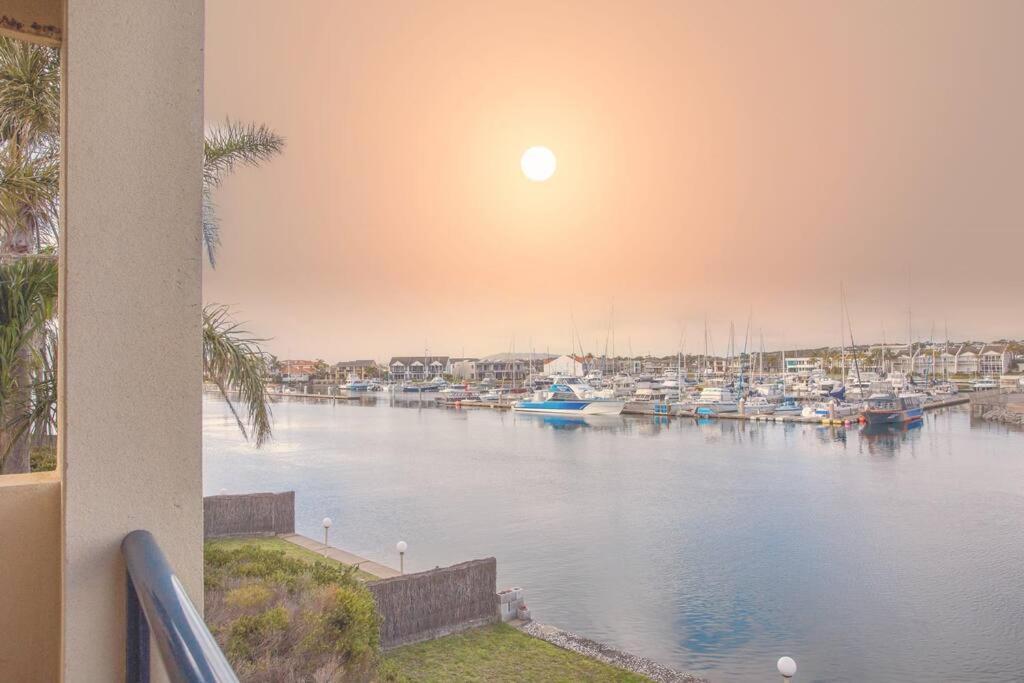 Waterfront Townhouse - Picturesque Marina Views Apartment Port Lincoln Exterior foto